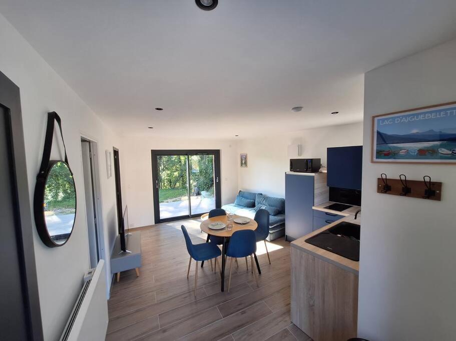 Logement Neuf A 2 Pas Du Lac La Bridoire Buitenkant foto