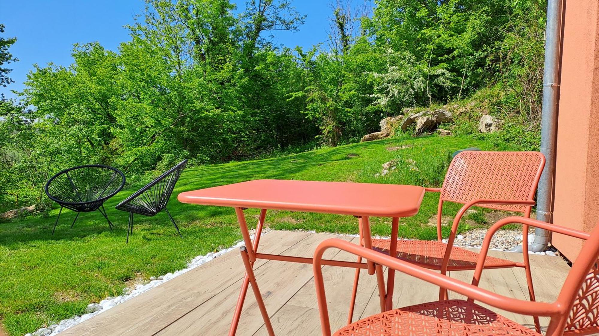 Logement Neuf A 2 Pas Du Lac La Bridoire Buitenkant foto